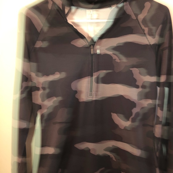 Under Armour 1/4 zip - Picture 4 of 6